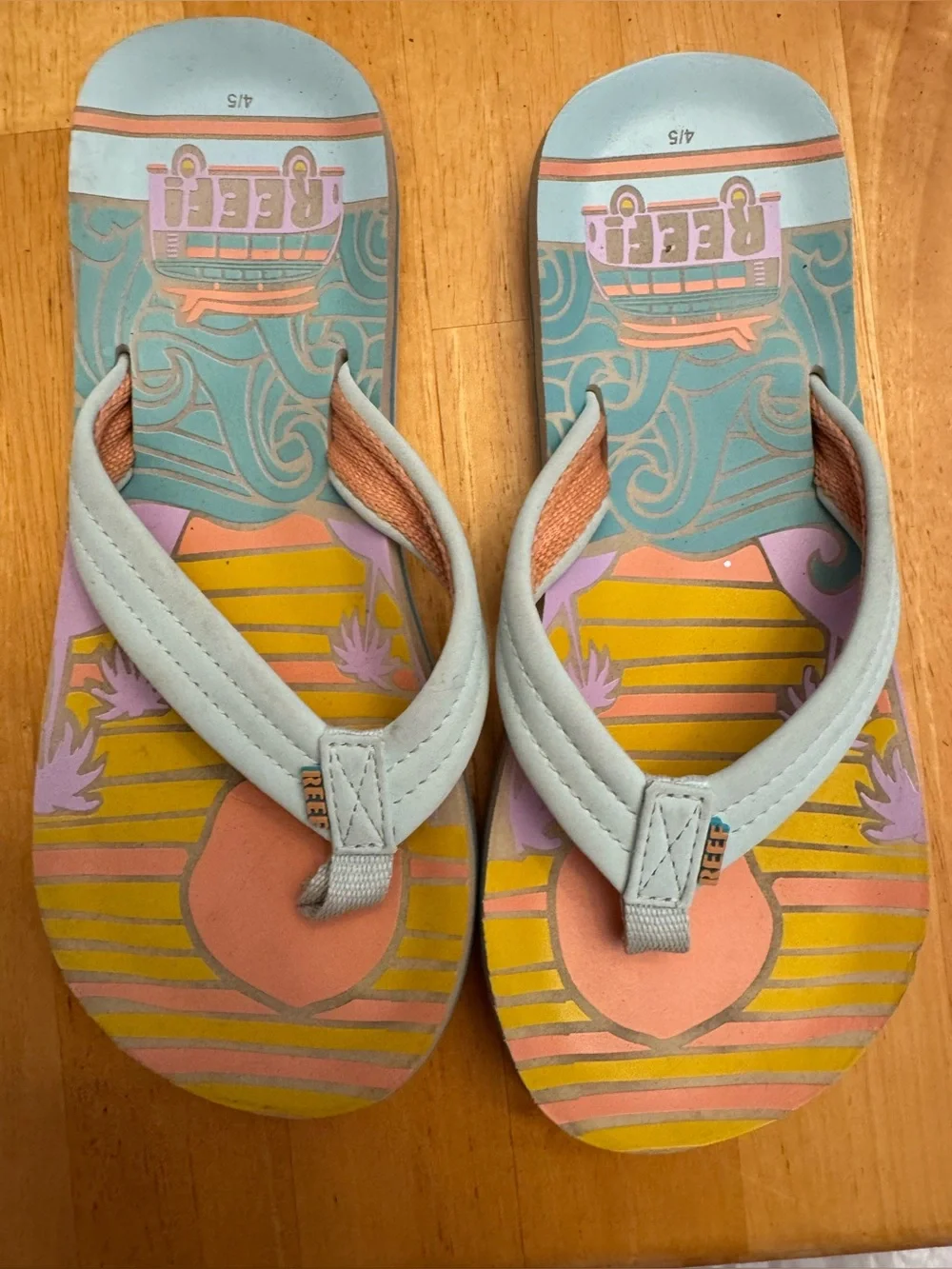 🌊 Reef Kids Beach Graphic Flip Flops Size 4/5 Colorful Sandals 🌞